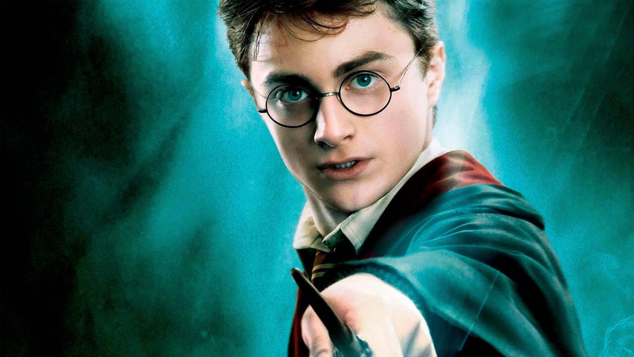 bienvenidos al fascinante universo de harry potter   La magia cobra vida , conoce la variedad de productos y sumérgete en un mundo lleno de hechizos . Ya seas un fanático de toda la saga o un recién llegado a este mágico mundo, aquí encontrarás todo lo que necesitas para hacer crecer tu pasión por la magia.